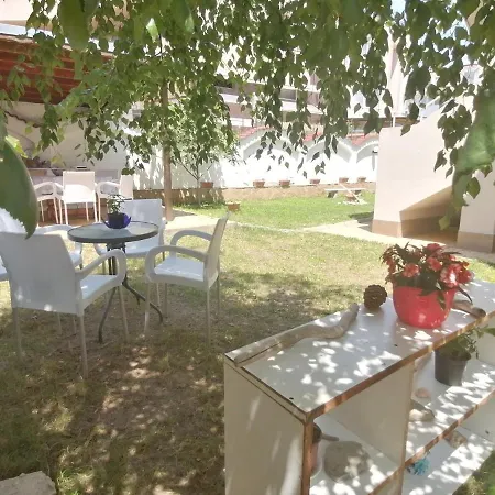Siana House Къща за гости Равда