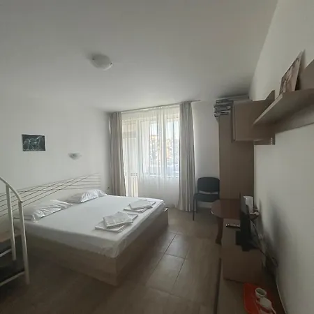 Къща за гости Siana House Равда