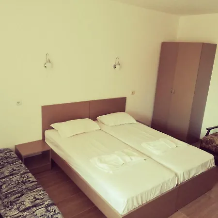 Къща за гости Siana House