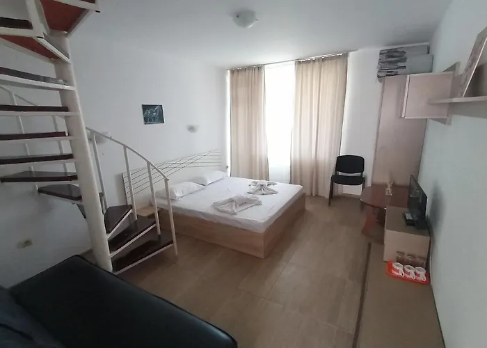 Πανσιόν Siana House Ράβντα