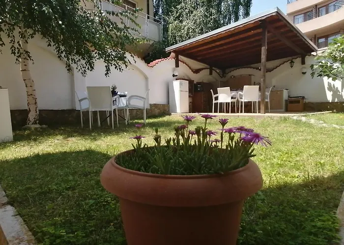 Πανσιόν Siana House Ράβντα