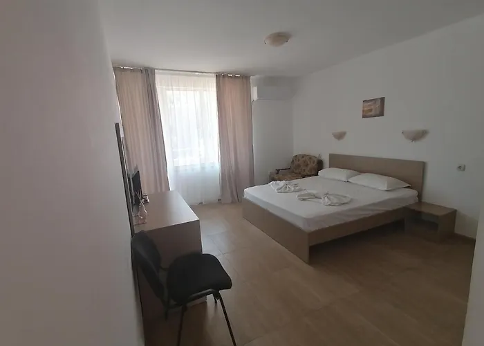 Πανσιόν Siana House Ράβντα