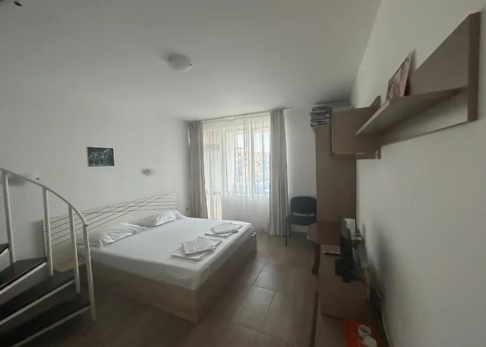 Πανσιόν Siana House Ράβντα