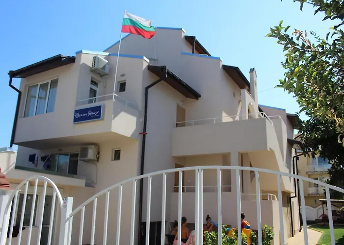 Siana House Ράβντα
