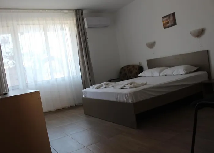 Πανσιόν Siana House Ράβντα