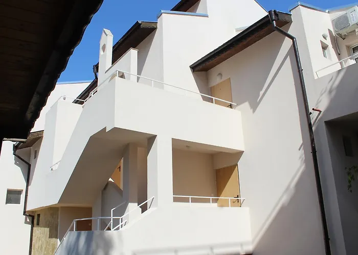 Πανσιόν Siana House Ράβντα